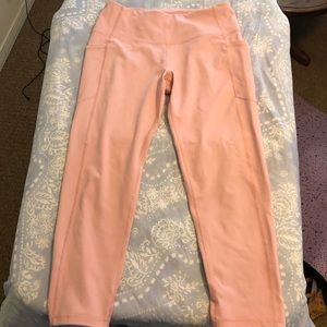 Cropped pale pink mid-rise compression leggings